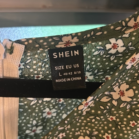 Green Dress with White Flowers - Picture 5 of 5